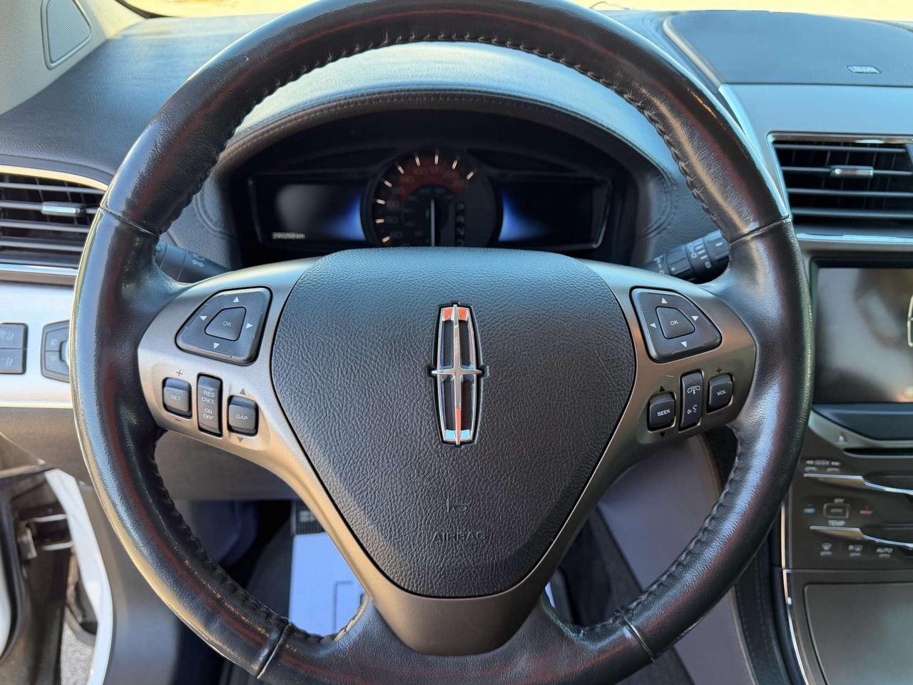 2011 Lincoln MKX AWD ~ LEATHER ~ NAV ~ DUAL SUNROOF Photo