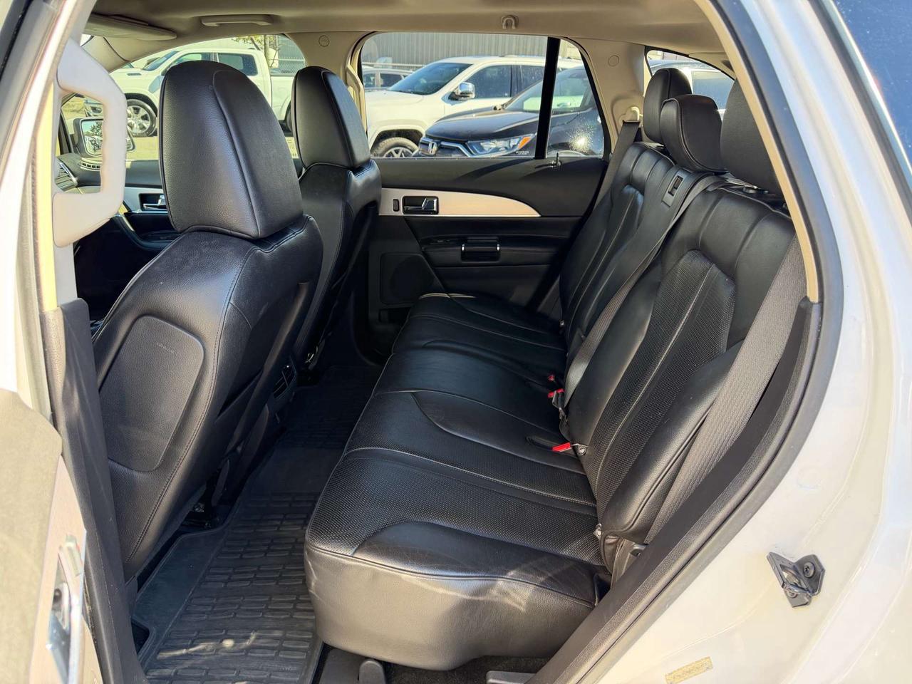 2011 Lincoln MKX AWD ~ LEATHER ~ NAV ~ DUAL SUNROOF Photo
