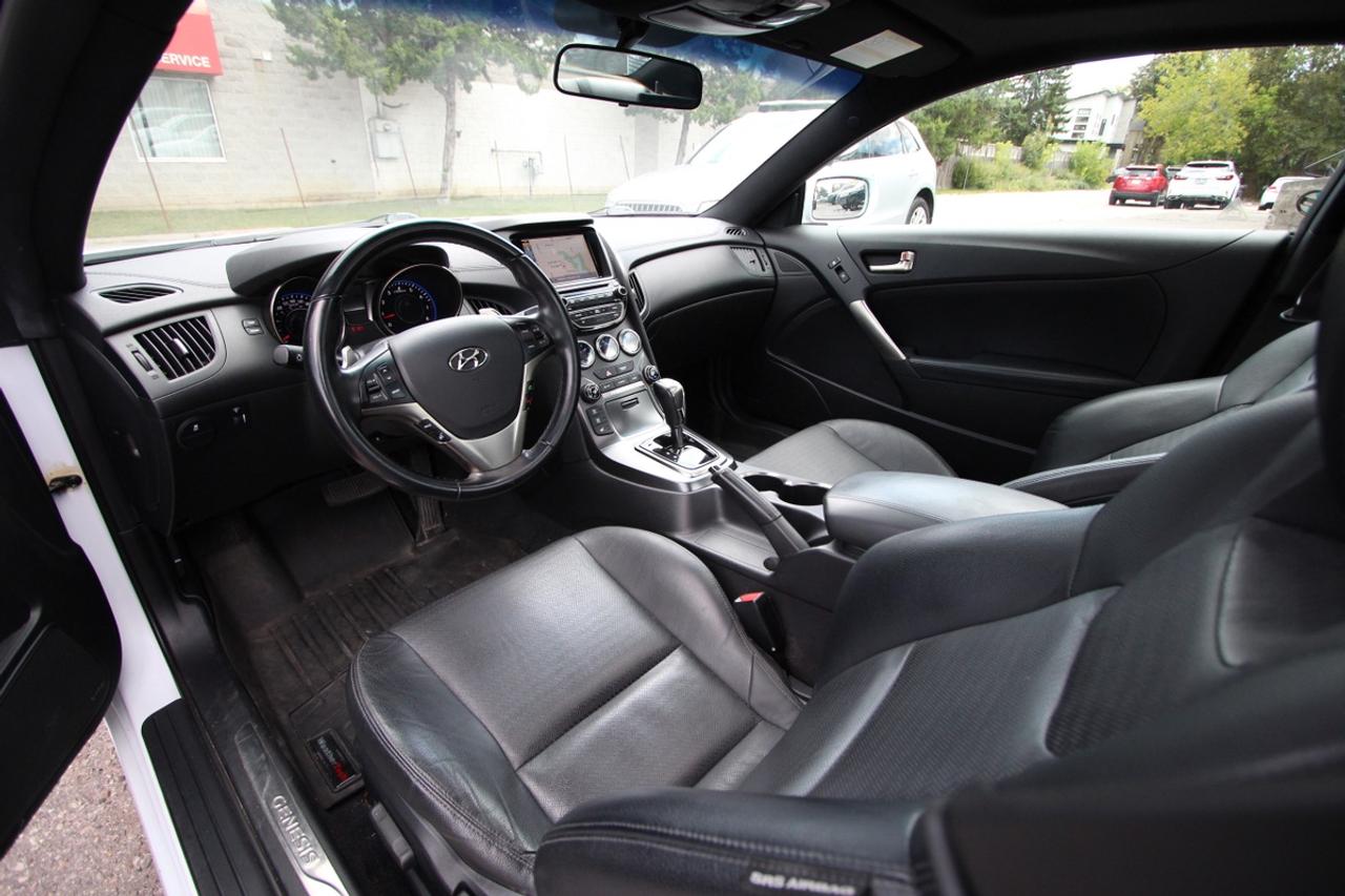2015 Hyundai Genesis 3.8 - NO ACCIDENTS, CLEAN CARFAX Photo