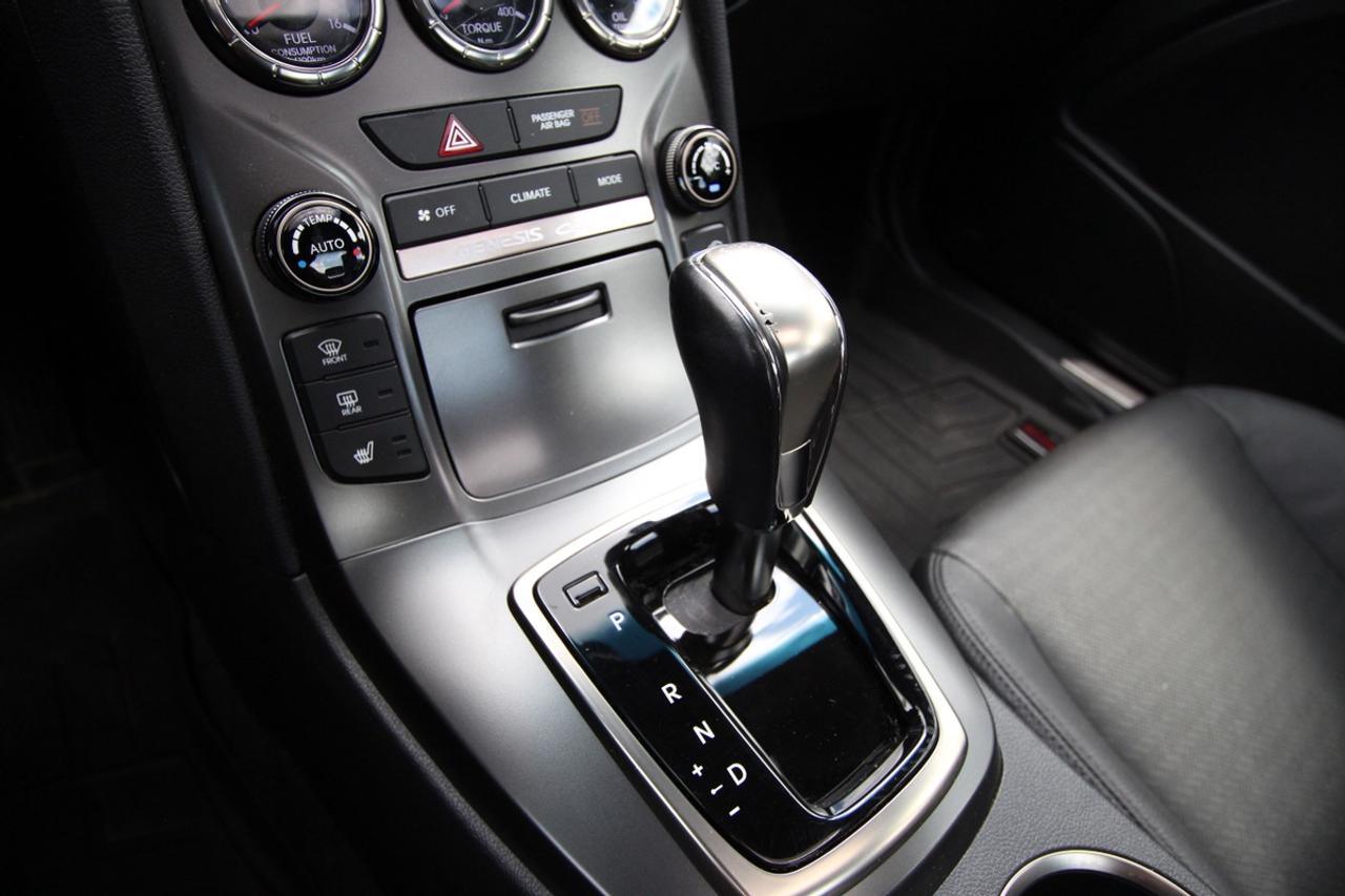 2015 Hyundai Genesis 3.8 - NO ACCIDENTS, CLEAN CARFAX Photo