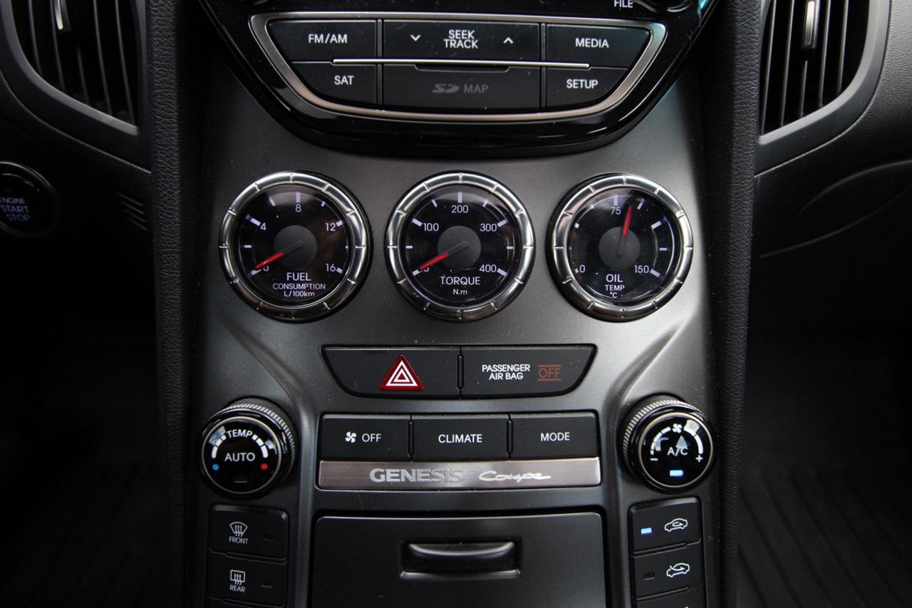 2015 Hyundai Genesis 3.8 - NO ACCIDENTS, CLEAN CARFAX Photo