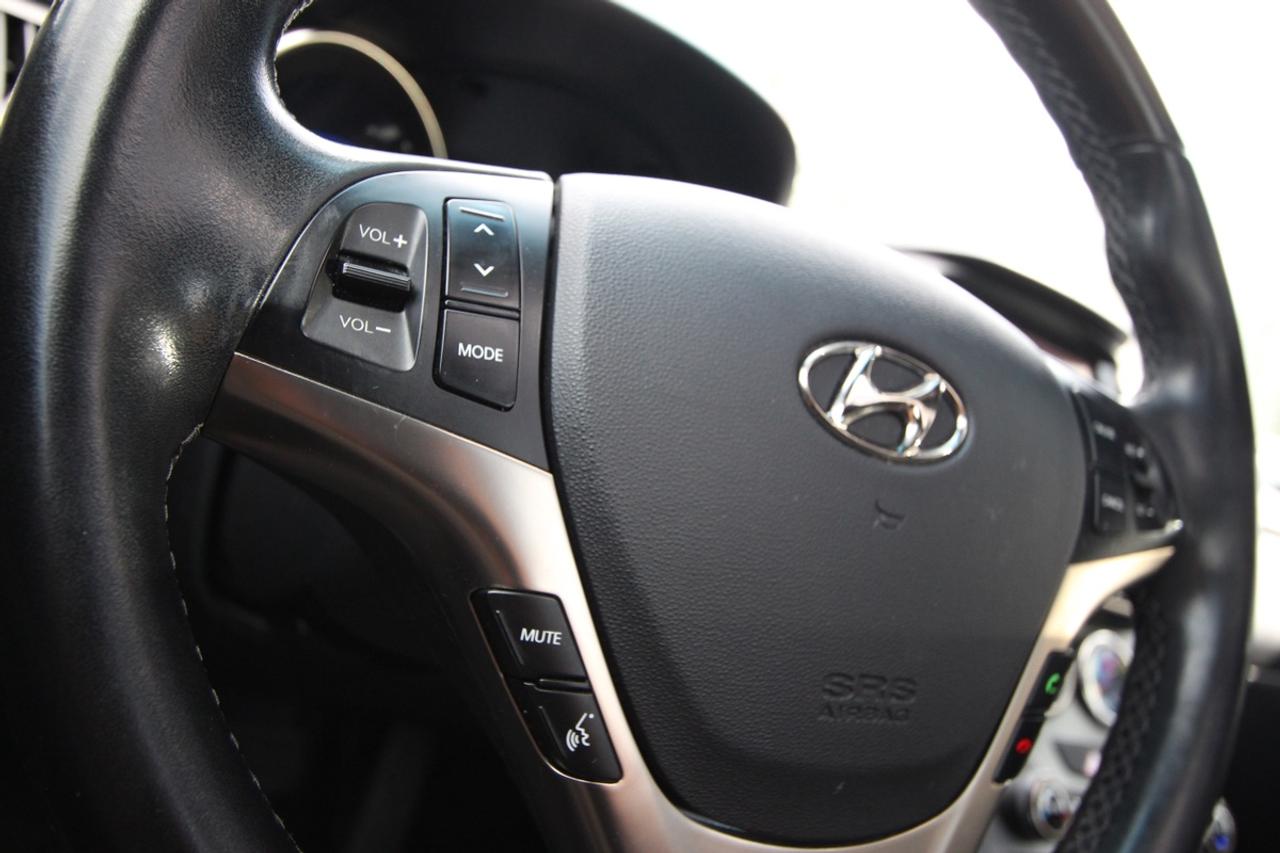 2015 Hyundai Genesis 3.8 - NO ACCIDENTS, CLEAN CARFAX Photo