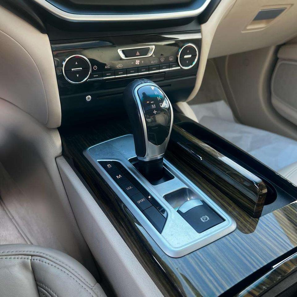 2015 Maserati Ghibli SQ4, SUNROOF, PADDLE SHIFT, NAV, BACKUP CAM Photo