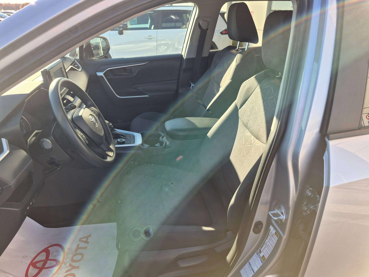 2019 Toyota RAV4 LE Photo5