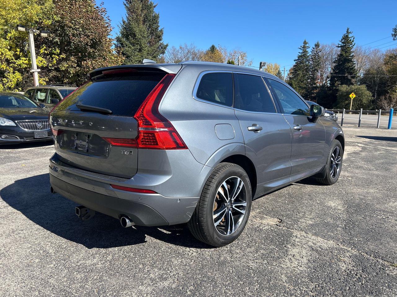 2018 Volvo XC60 Momentum Photo