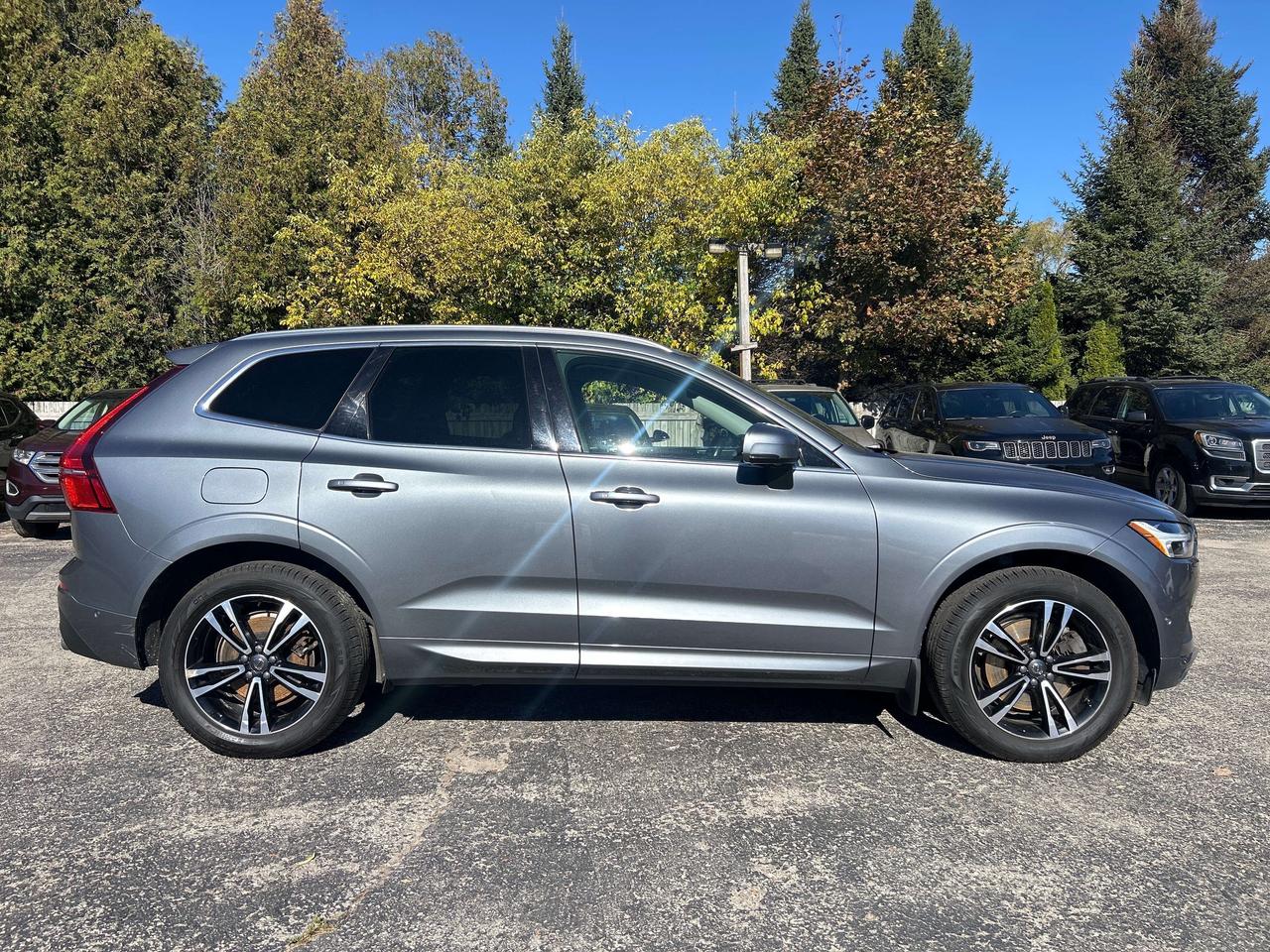 2018 Volvo XC60 Momentum Photo3