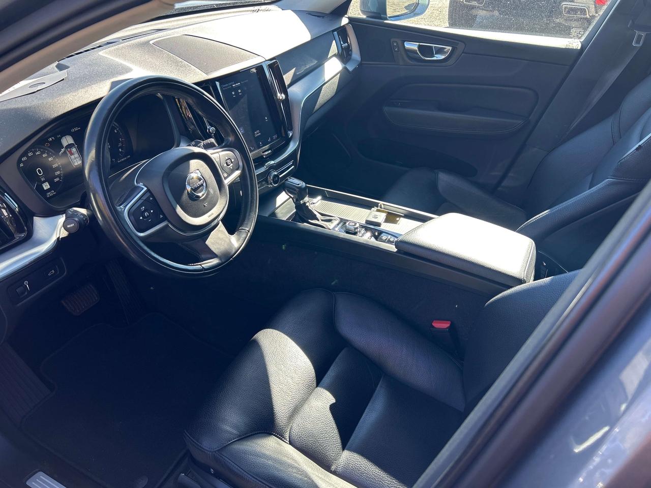 2018 Volvo XC60 Momentum Photo