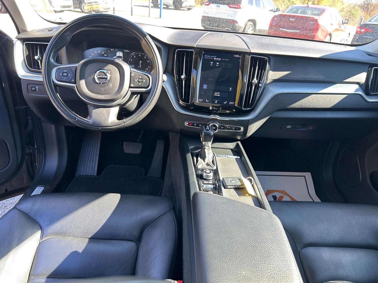 2018 Volvo XC60 Momentum Photo