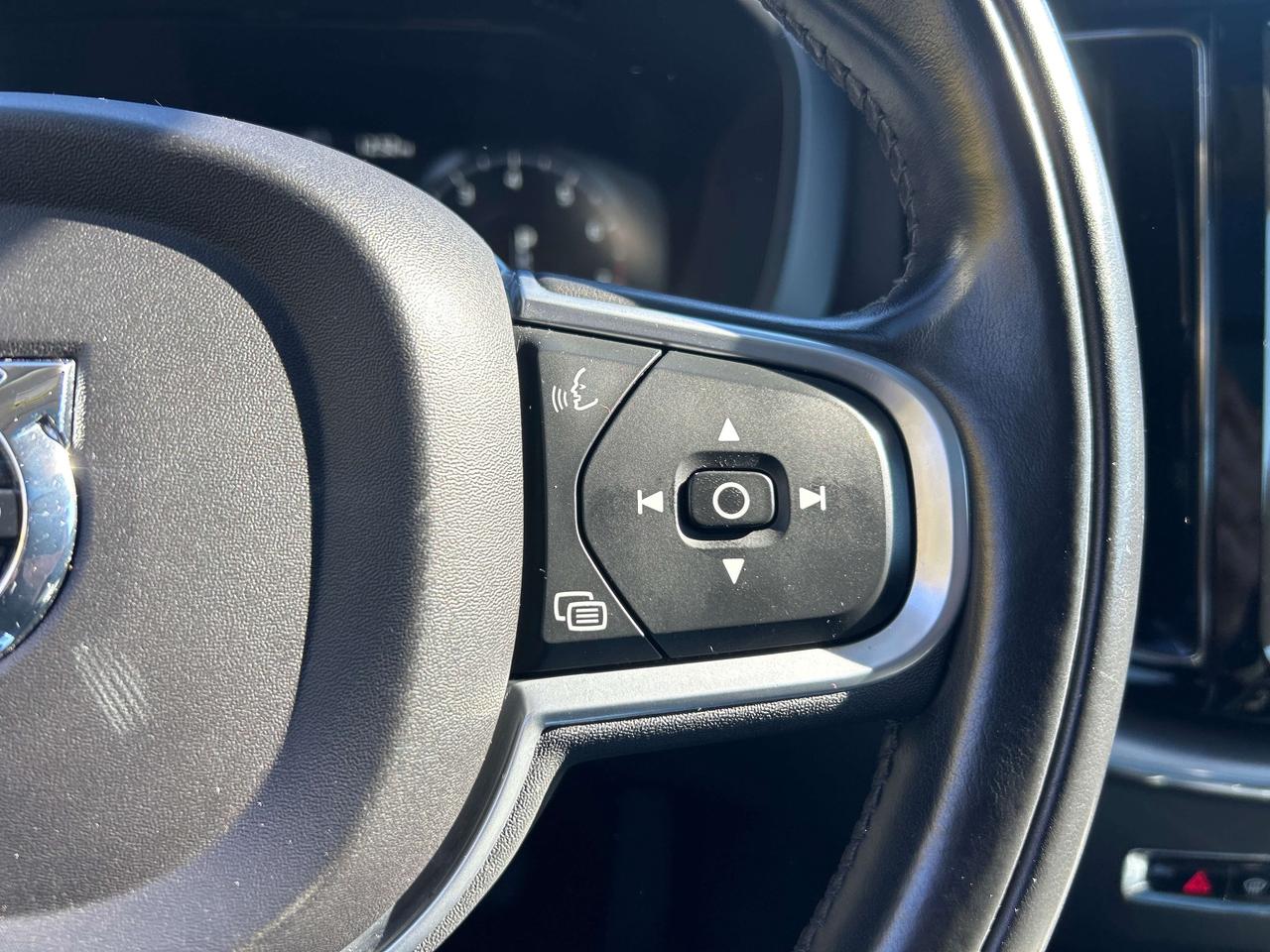 2018 Volvo XC60 Momentum Photo