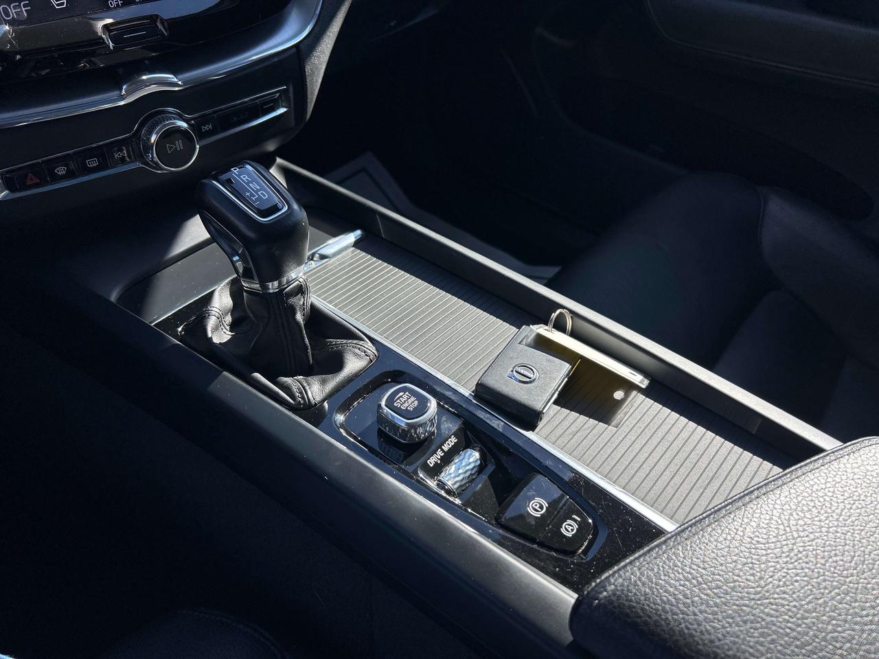 2018 Volvo XC60 Momentum Photo