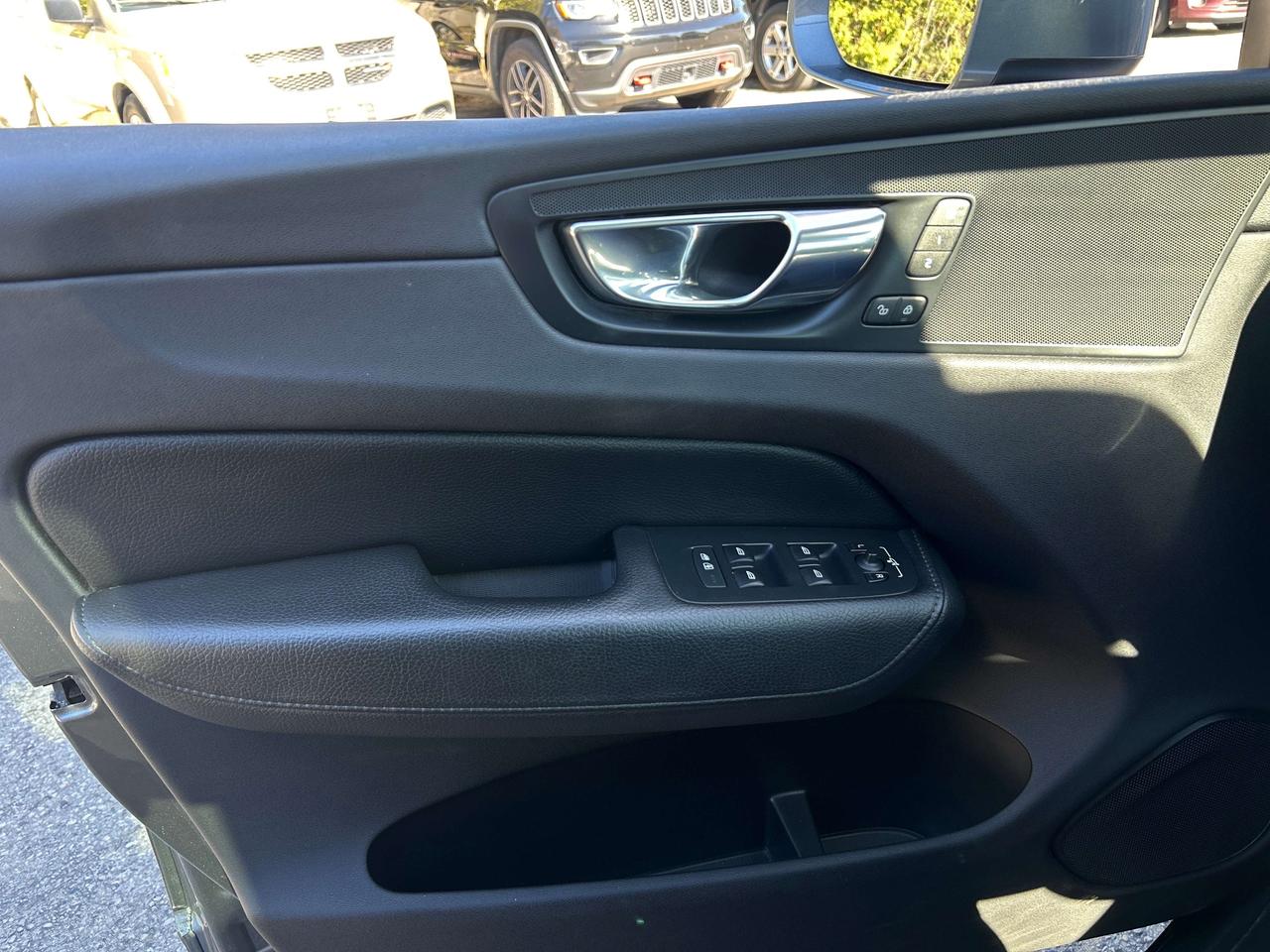 2018 Volvo XC60 Momentum Photo