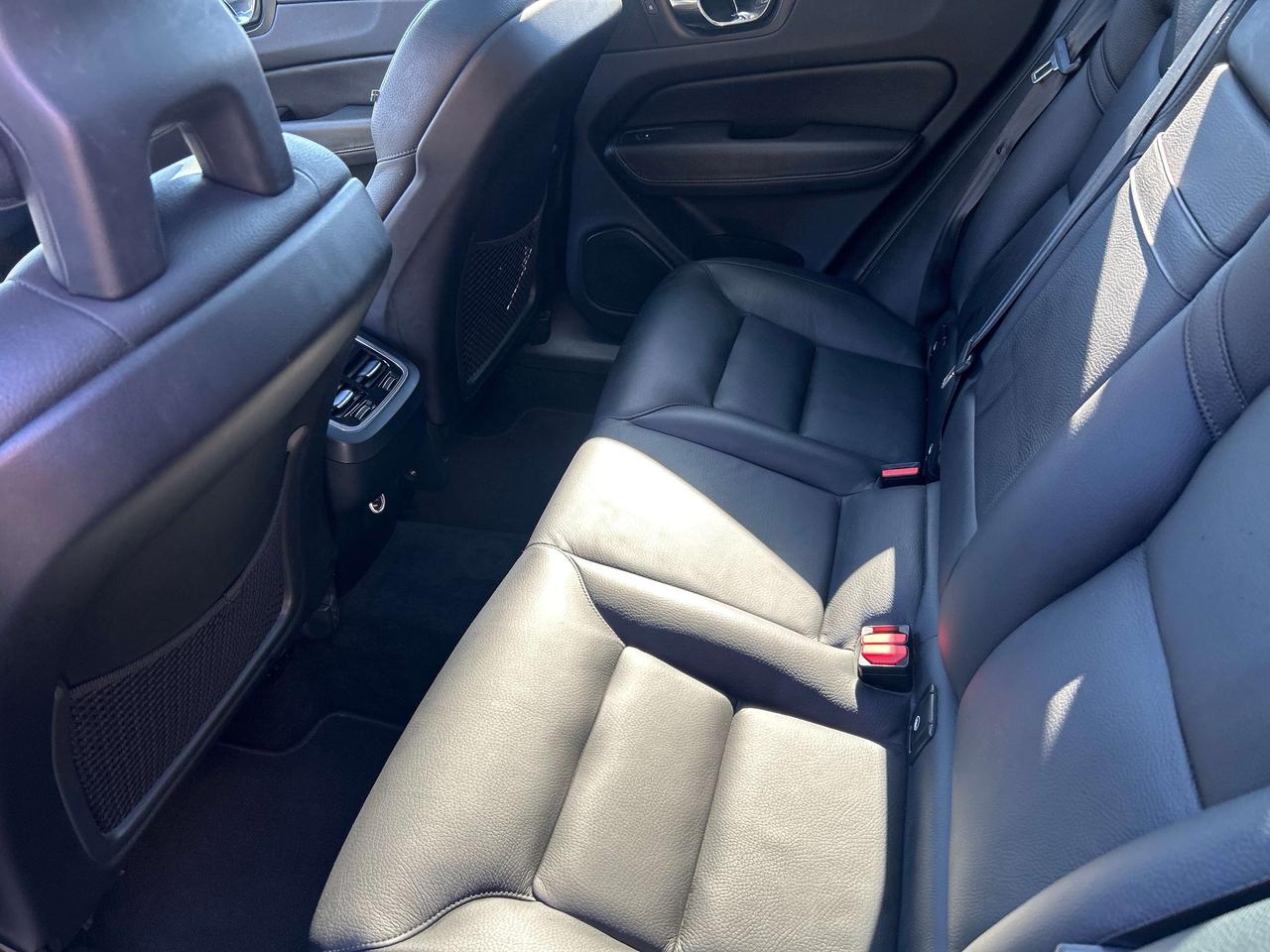 2018 Volvo XC60 Momentum Photo