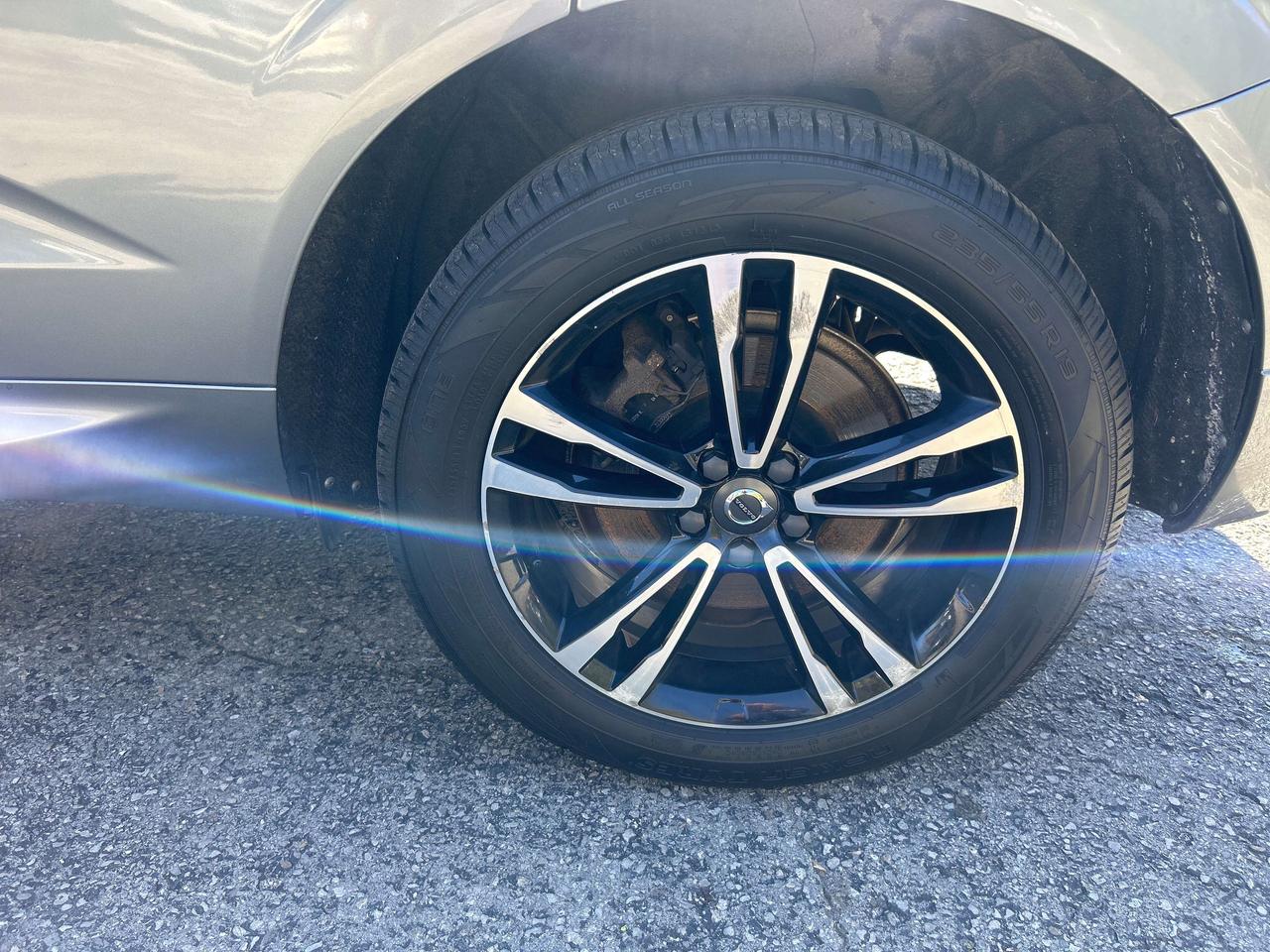 2018 Volvo XC60 Momentum Photo