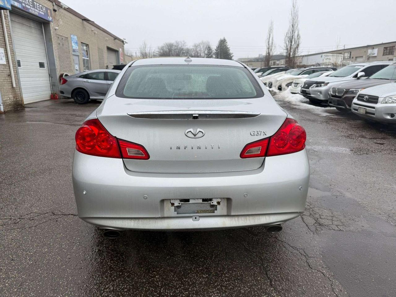 2010 Infiniti G x Photo