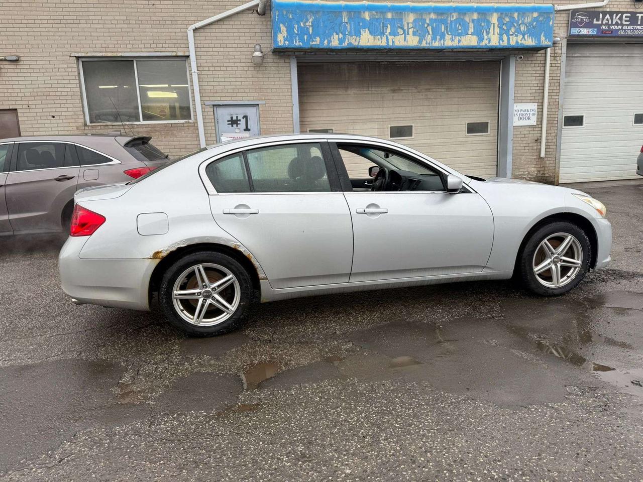 2010 Infiniti G x Photo