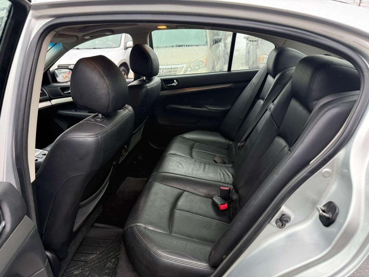 2010 Infiniti G x Photo