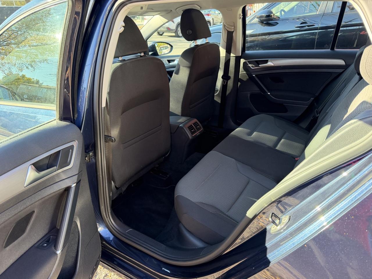 2015 Volkswagen Golf 1.8 TSI Photo