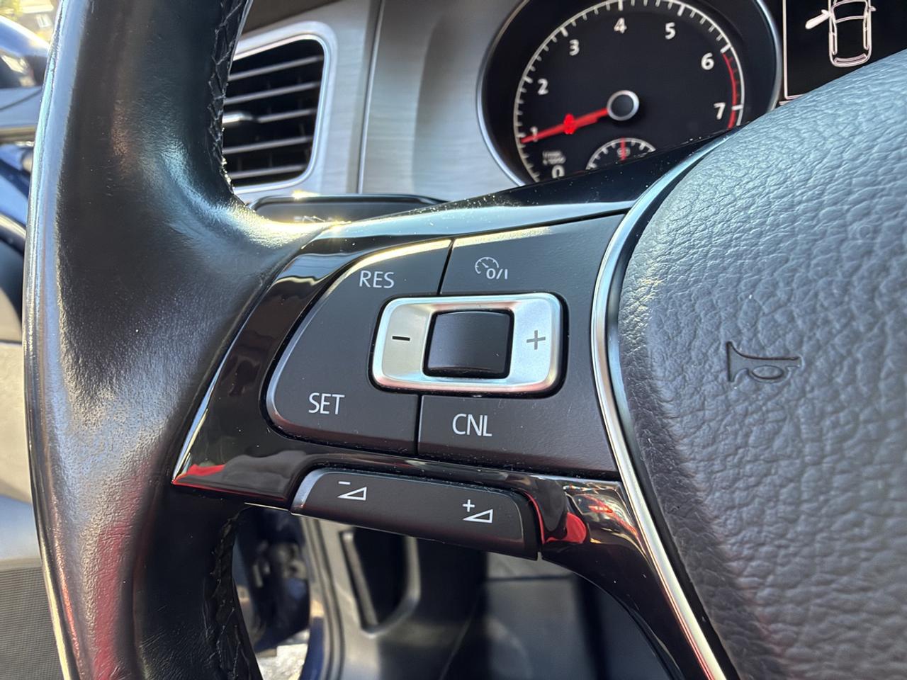 2015 Volkswagen Golf 1.8 TSI Photo
