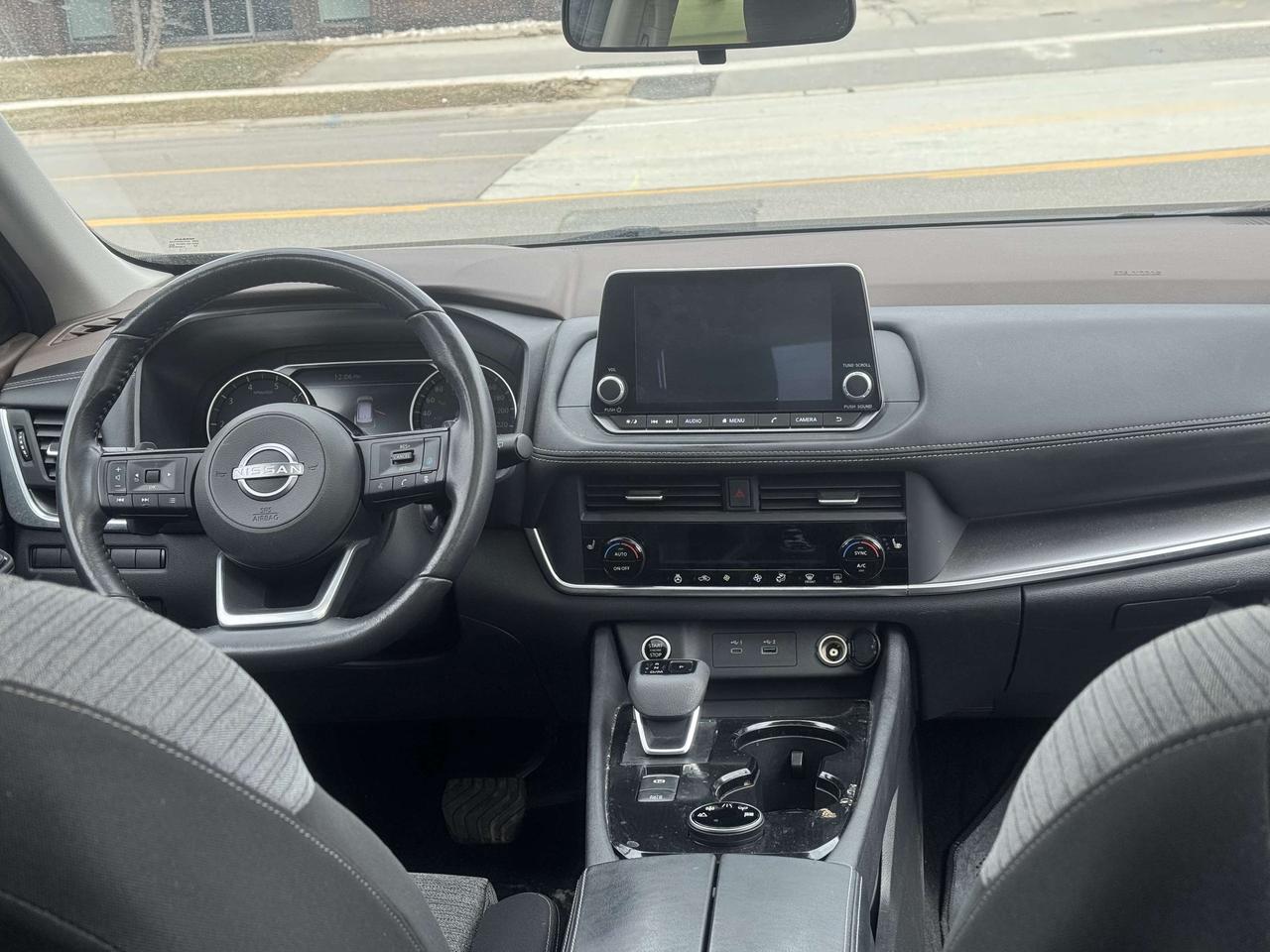 2023 Nissan Rogue AWD, MOONROOF, BACK UP CAMERA, HEATED SEATS Photo4