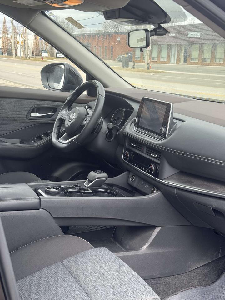 2023 Nissan Rogue AWD, MOONROOF, BACK UP CAMERA, HEATED SEATS Photo