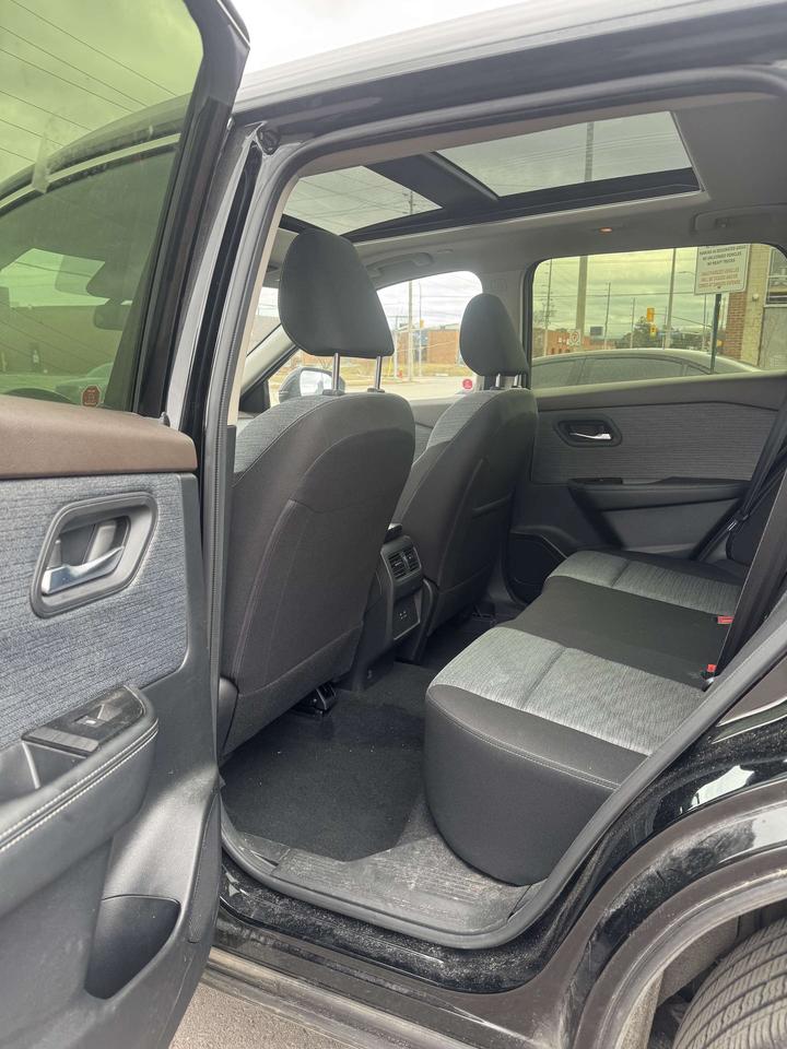 2023 Nissan Rogue AWD, MOONROOF, BACK UP CAMERA, HEATED SEATS Photo