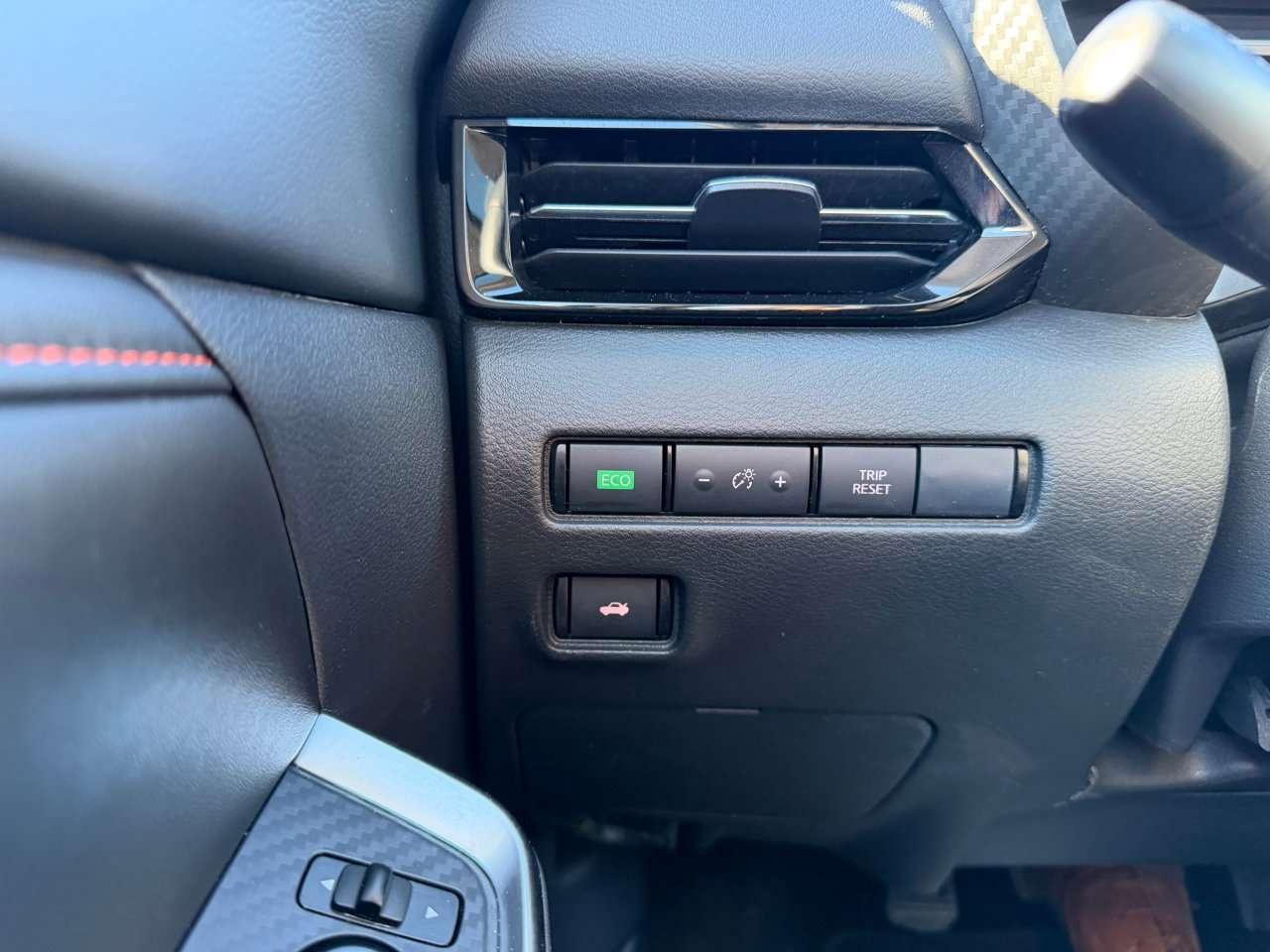 2025 Nissan Sentra SR Photo