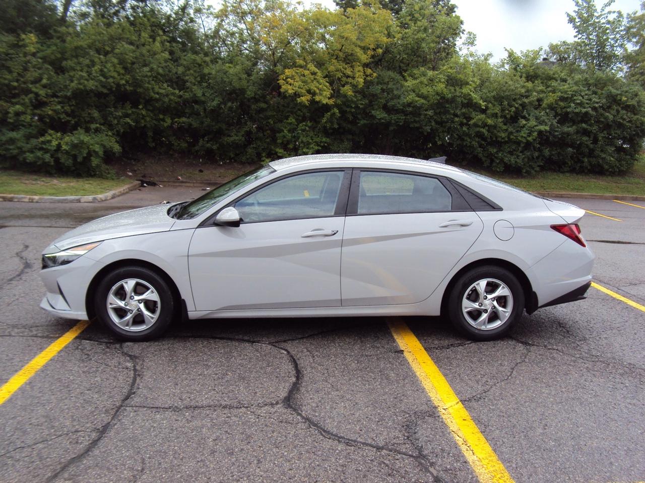 2022 Hyundai Elantra Essential Photo