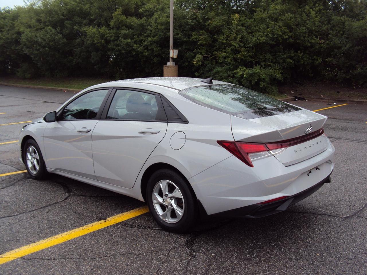 2022 Hyundai Elantra Essential Photo