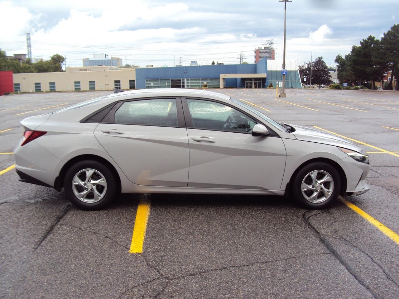 2022 Hyundai Elantra Essential Photo