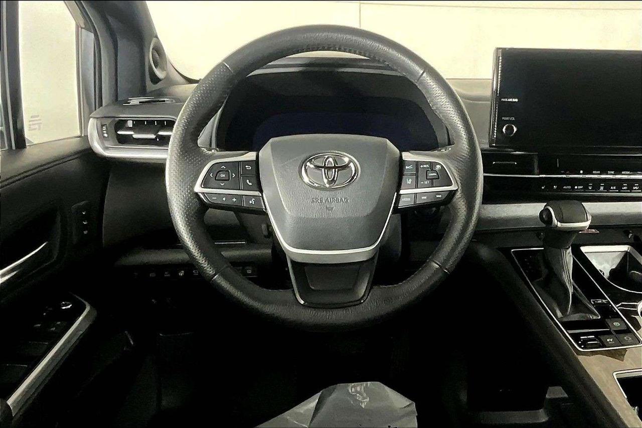 2025 Toyota Sienna LIMITED 7-Passenger AWD Photo
