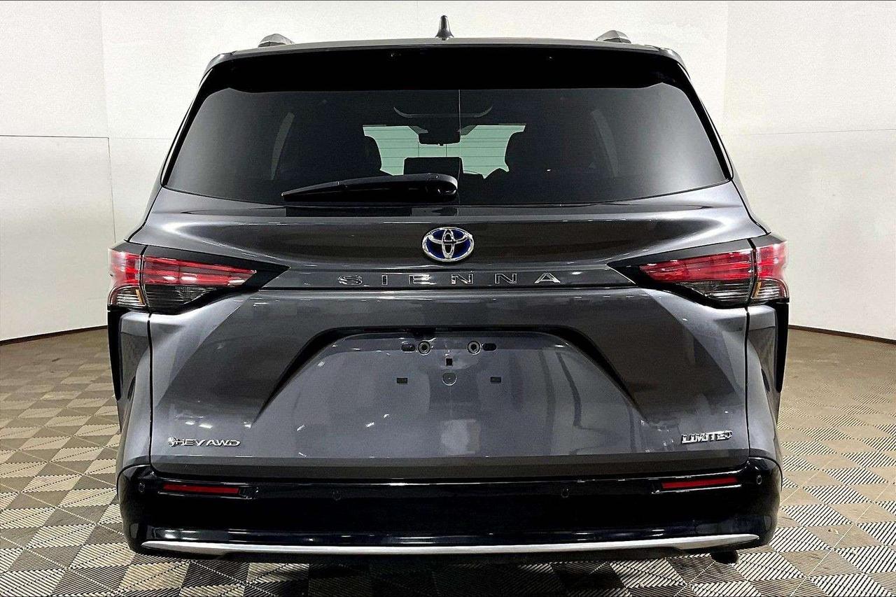 2025 Toyota Sienna LIMITED 7-Passenger AWD Photo