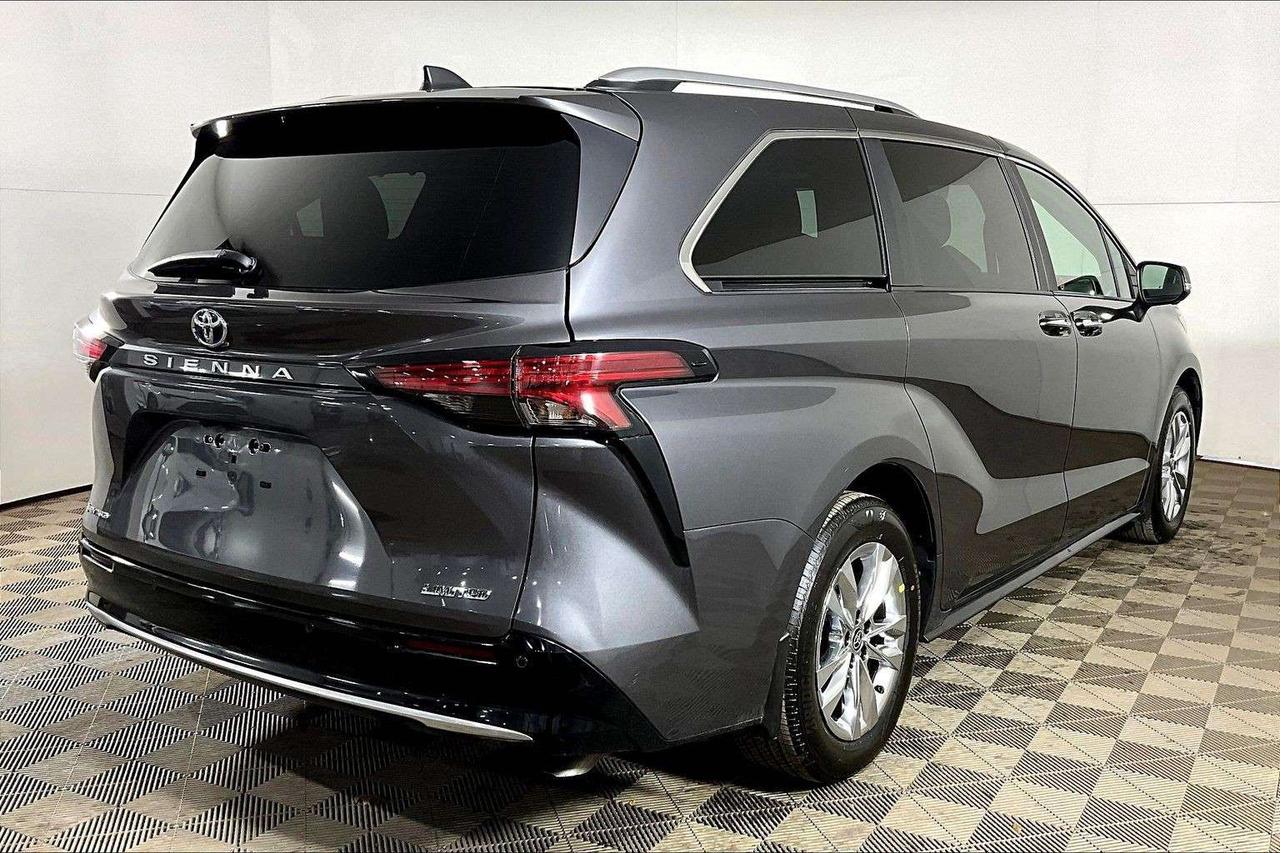 2025 Toyota Sienna LIMITED 7-Passenger AWD Photo1