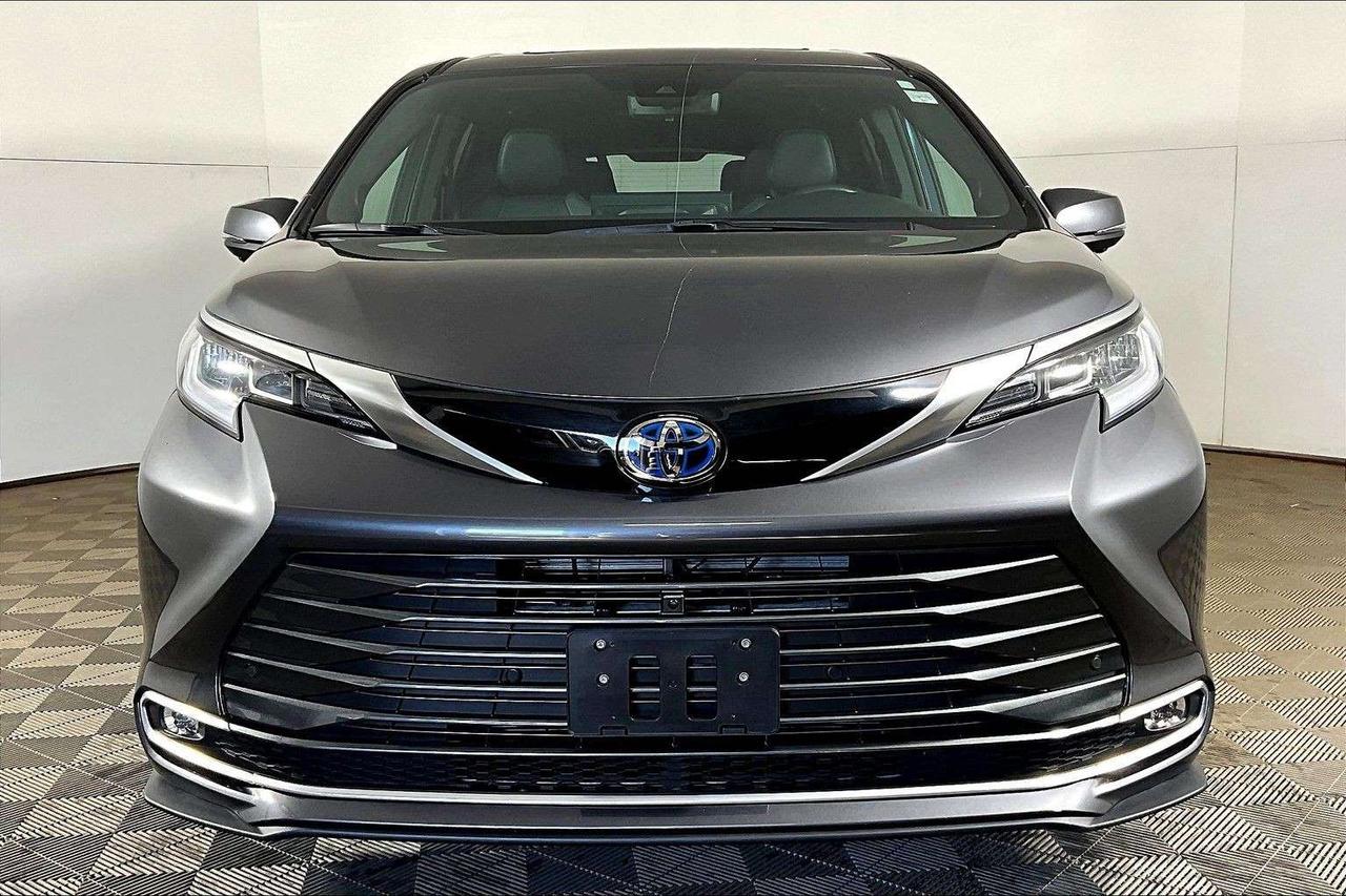 2025 Toyota Sienna LIMITED 7-Passenger AWD Photo