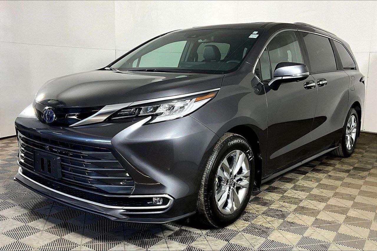 2025 Toyota Sienna LIMITED 7-Passenger AWD Photo0
