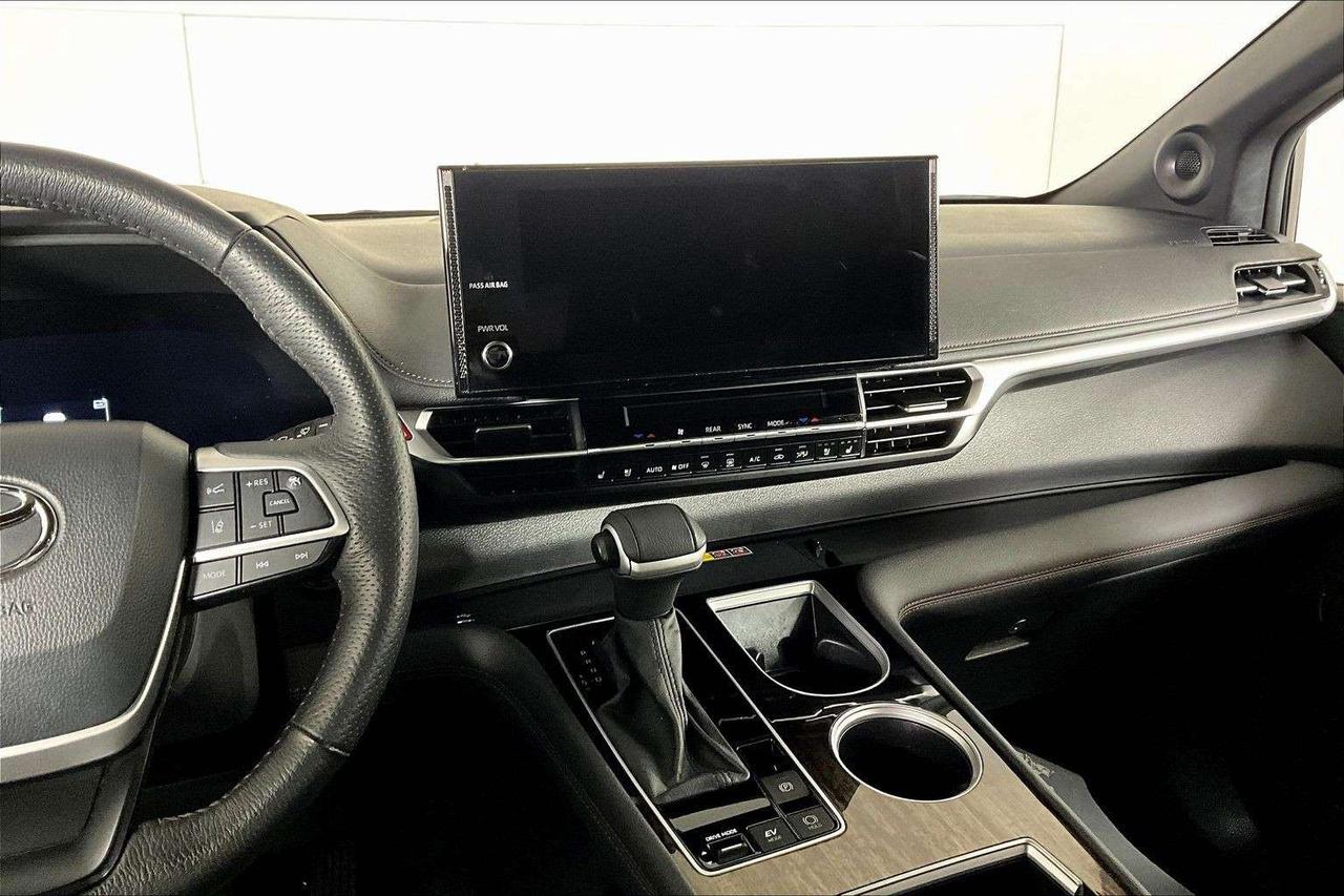 2025 Toyota Sienna LIMITED 7-Passenger AWD Photo