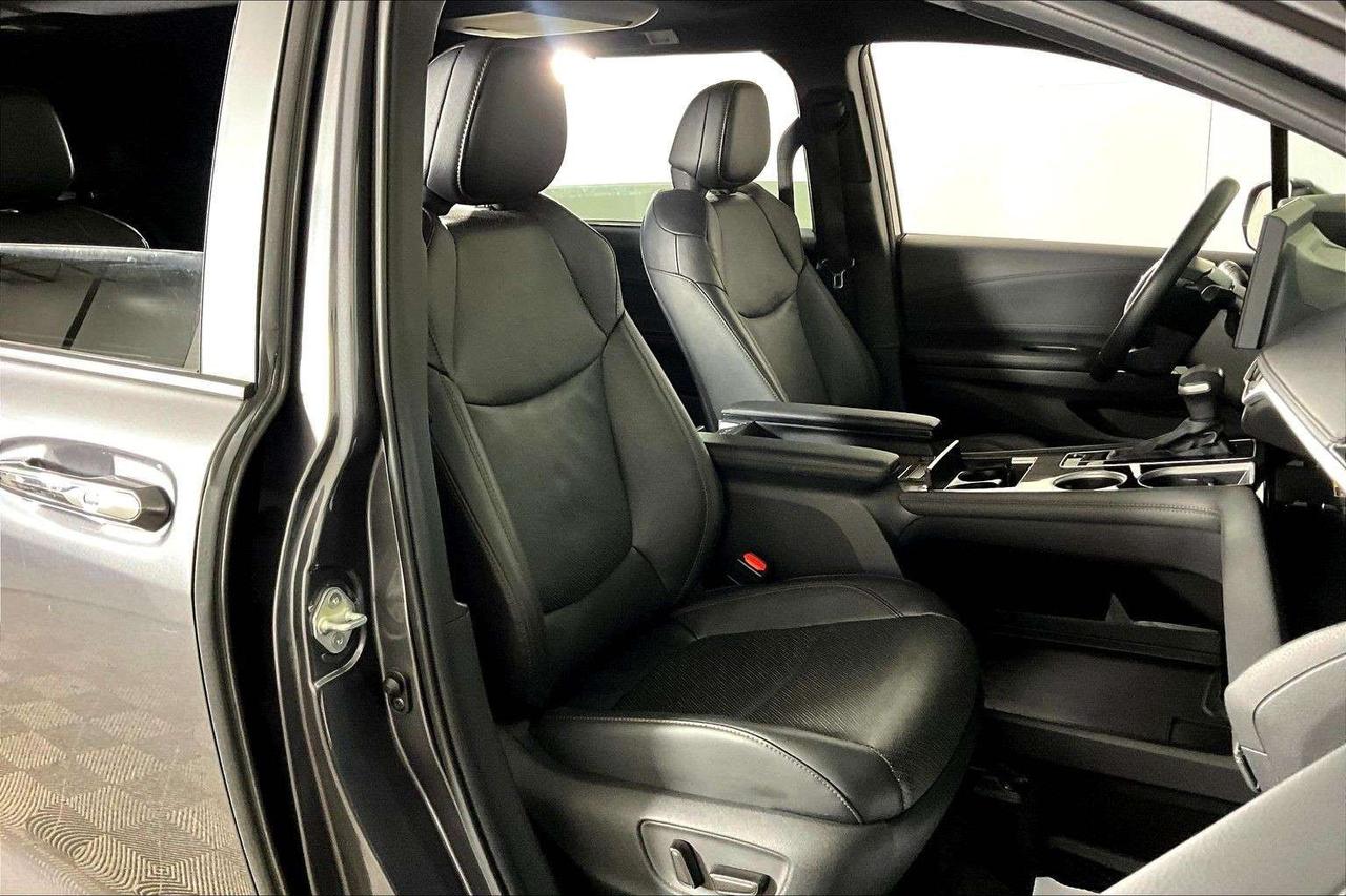 2025 Toyota Sienna LIMITED 7-Passenger AWD Photo