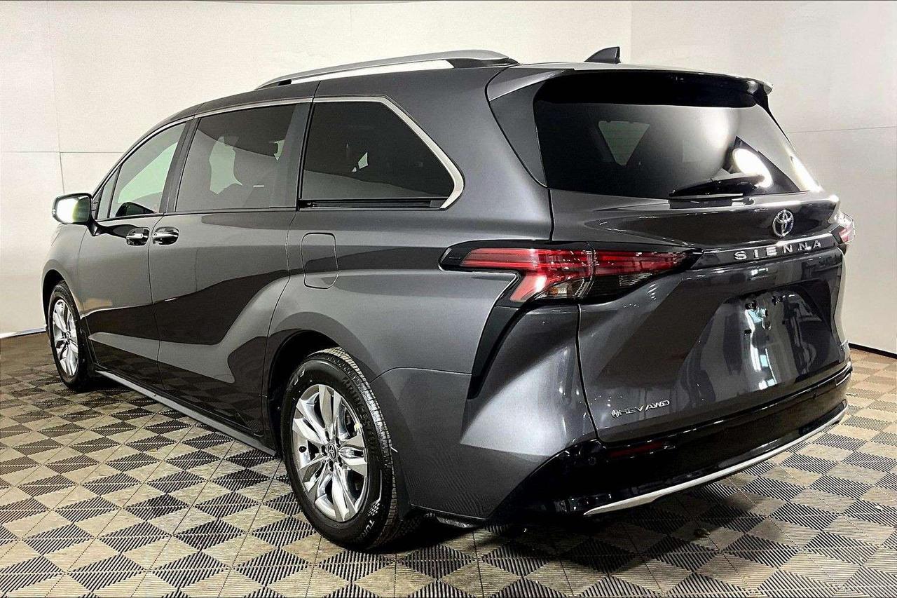 2025 Toyota Sienna LIMITED 7-Passenger AWD Photo
