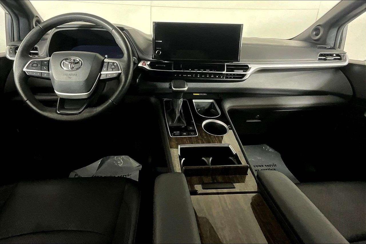 2025 Toyota Sienna LIMITED 7-Passenger AWD Photo