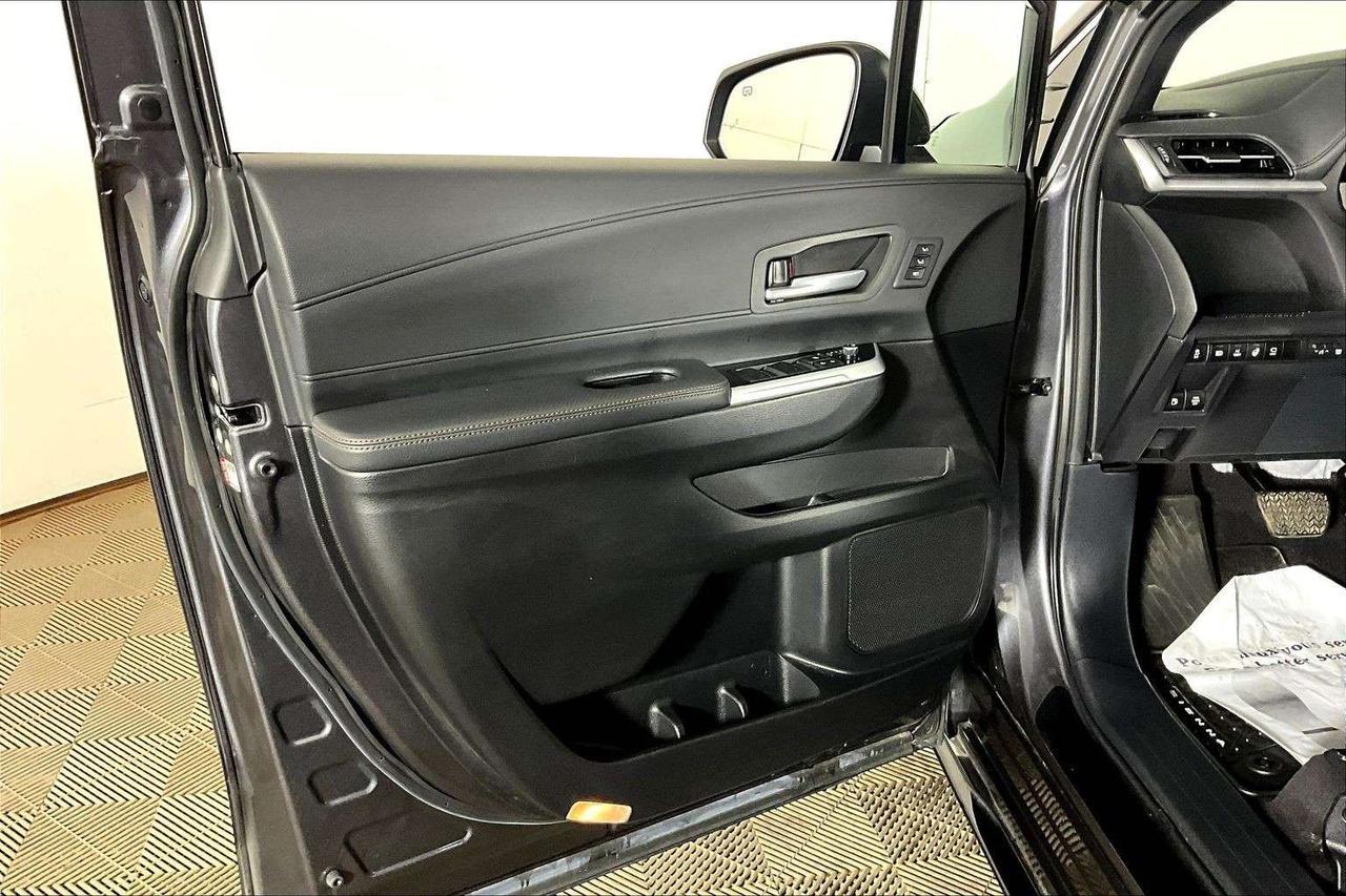 2025 Toyota Sienna LIMITED 7-Passenger AWD Photo