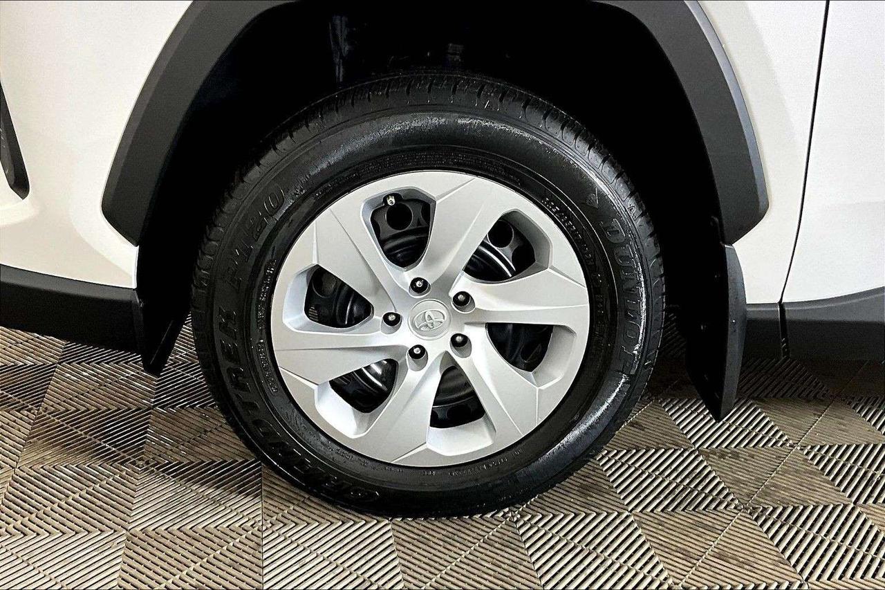 2024 Toyota RAV4 LE AWD Photo