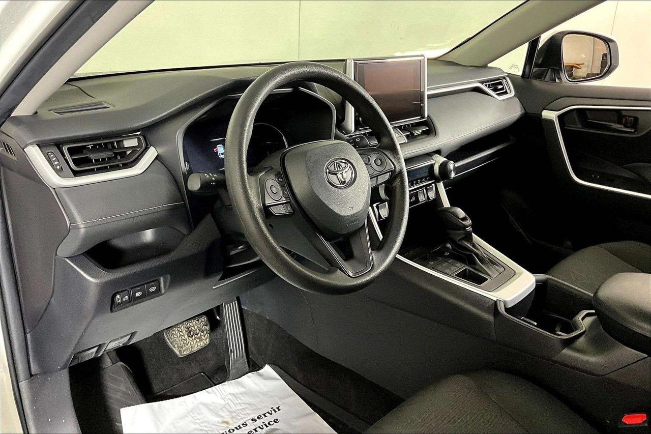 2024 Toyota RAV4 LE AWD Photo