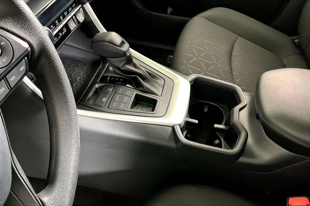 2024 Toyota RAV4 LE AWD Photo