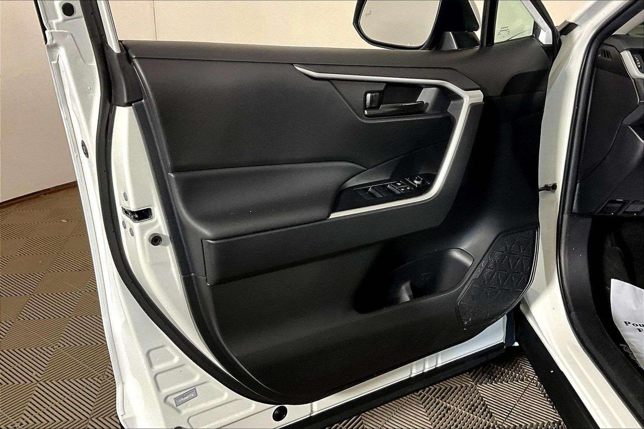 2024 Toyota RAV4 LE AWD Photo