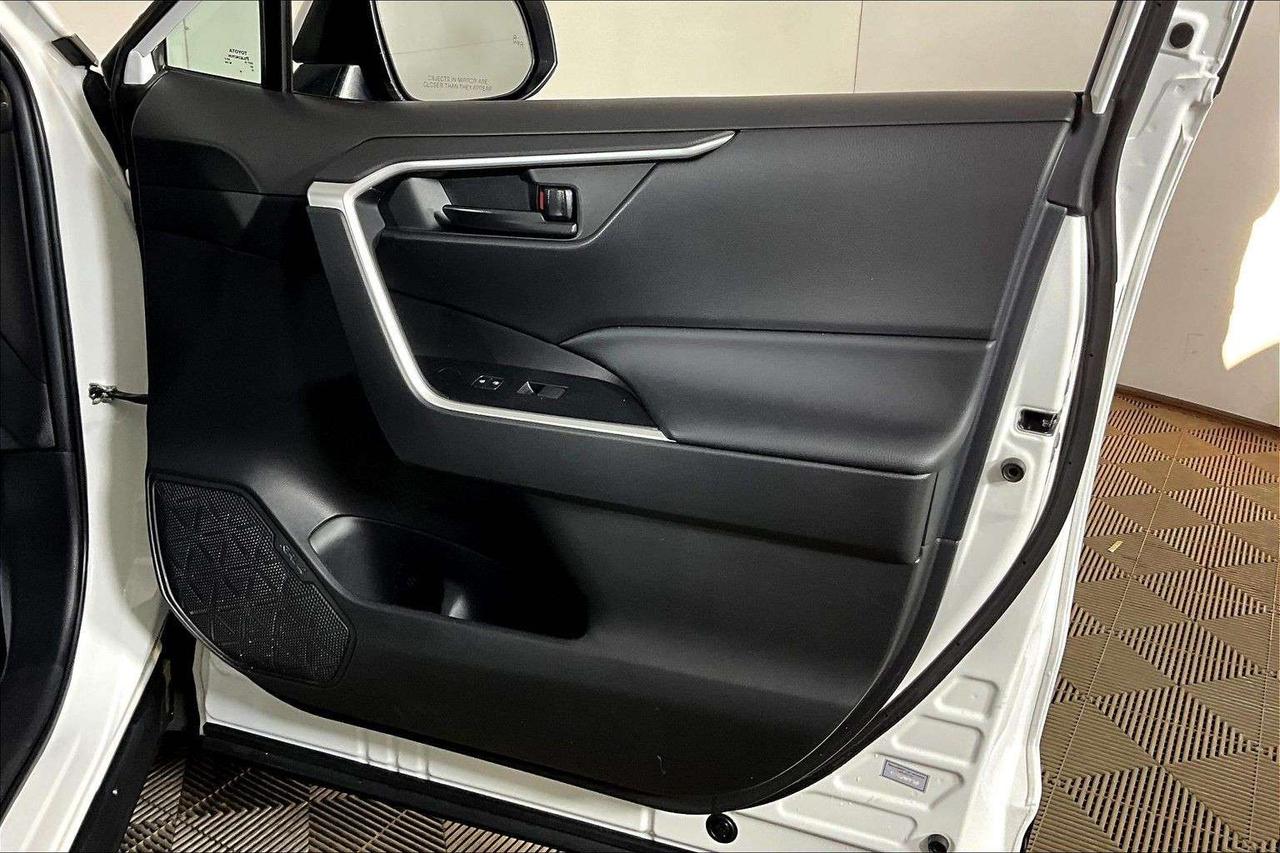 2024 Toyota RAV4 LE AWD Photo