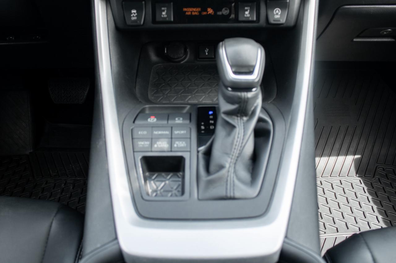 2022 Toyota RAV4 XLE 4dr All-wheel Drive Photo