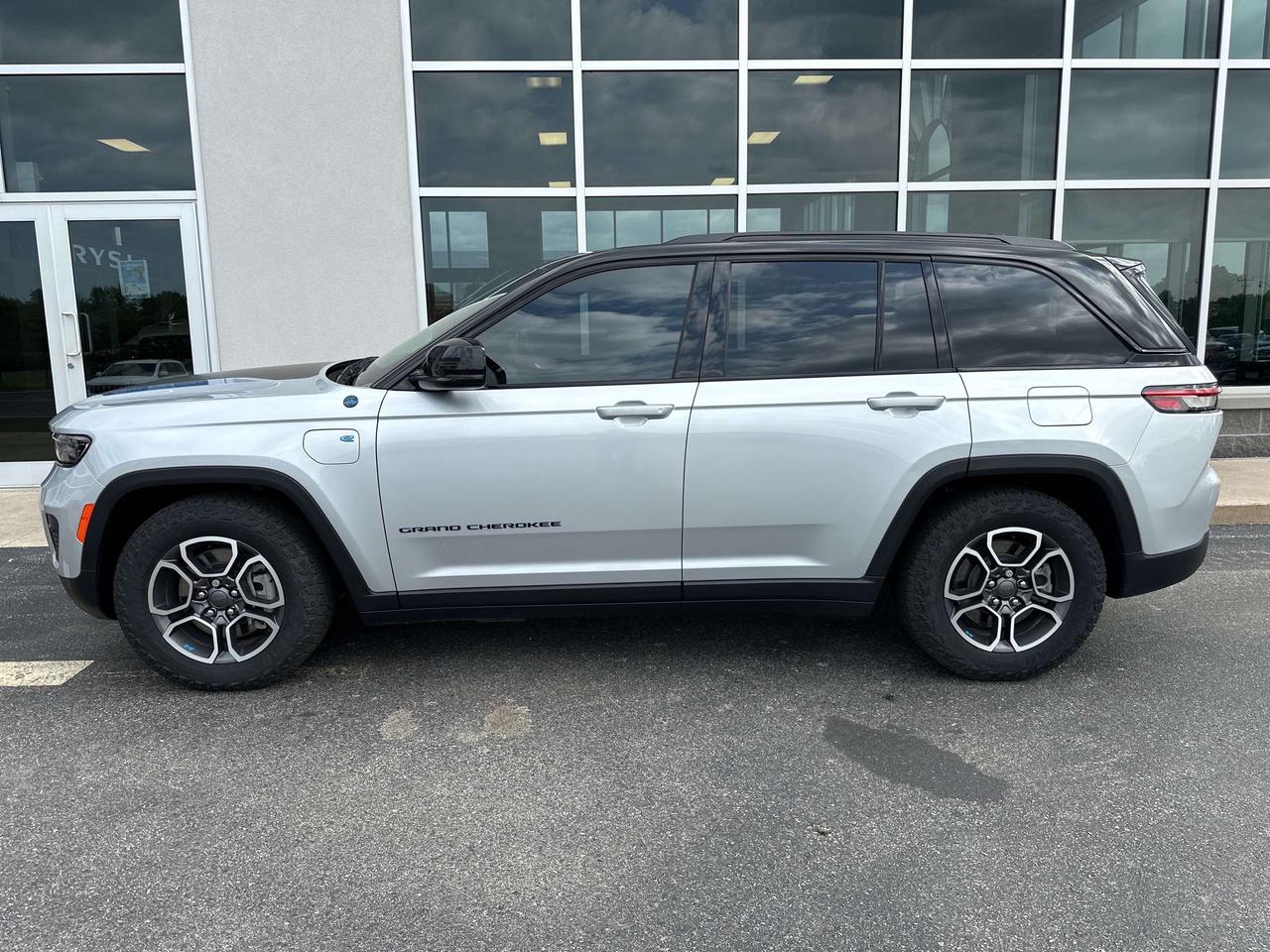 2023 Jeep Grand Cherokee Trailhawk 4XE Photo1