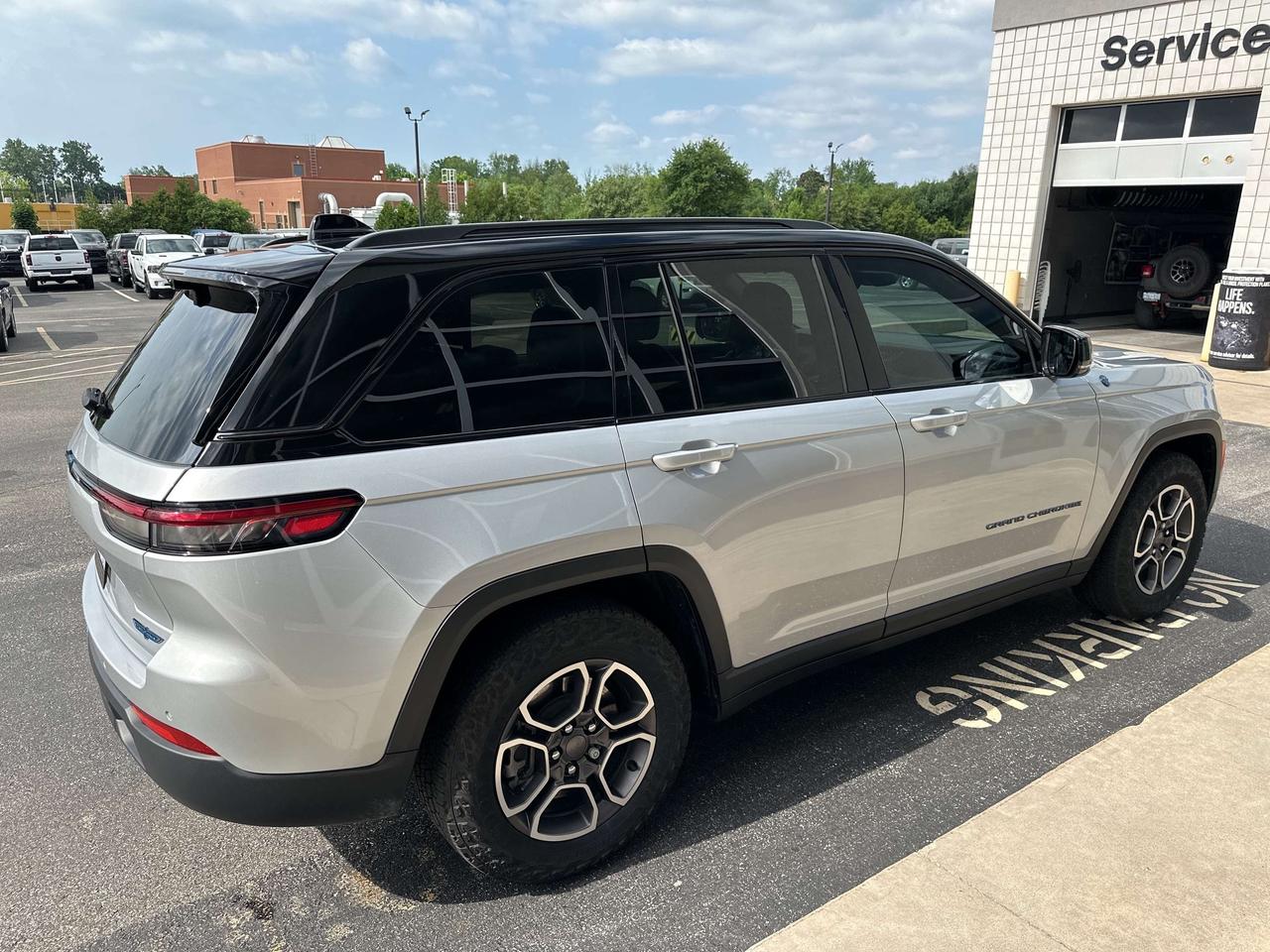 2023 Jeep Grand Cherokee Trailhawk 4XE Photo