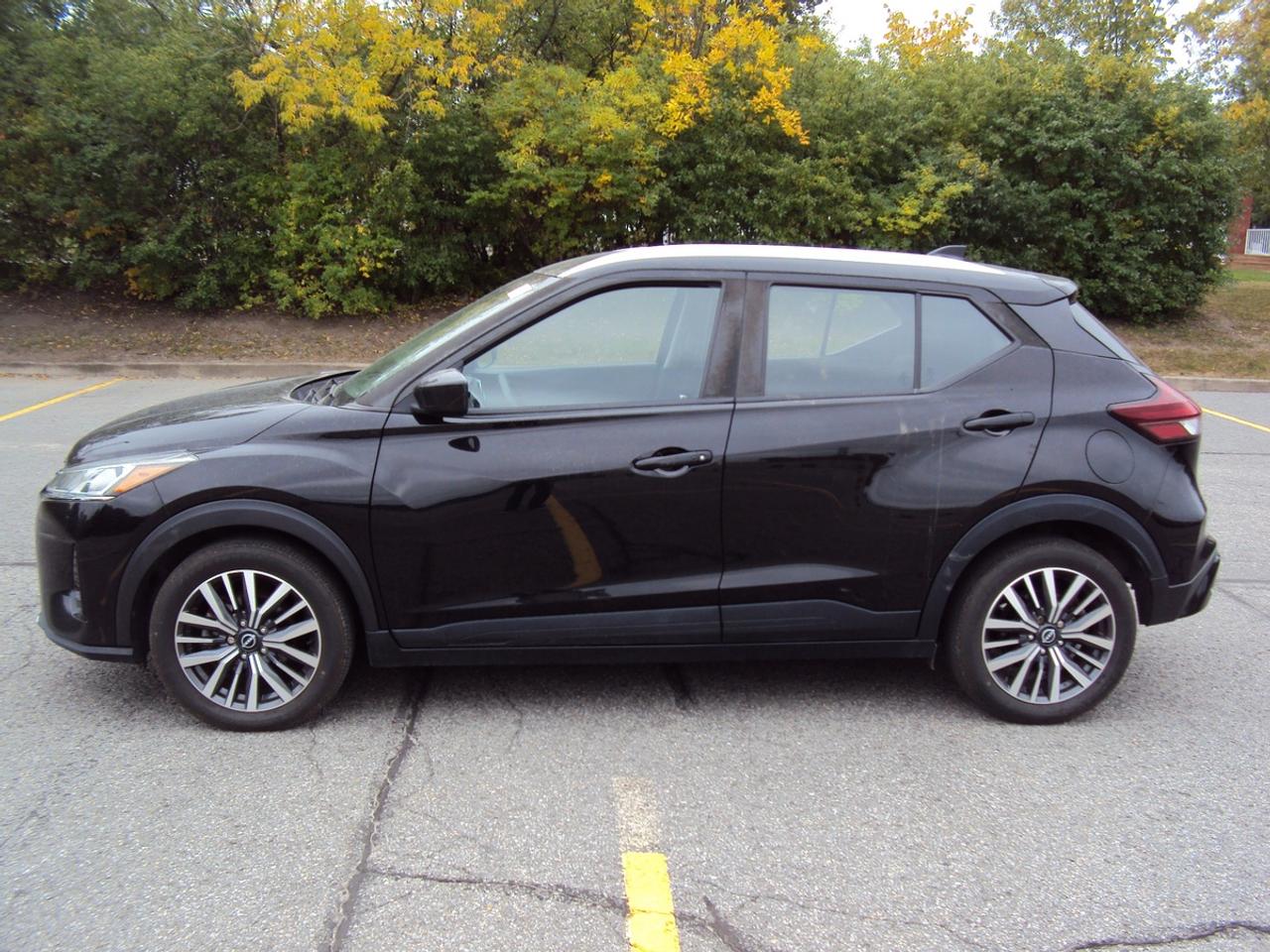 2022 Nissan Kicks SV Photo3