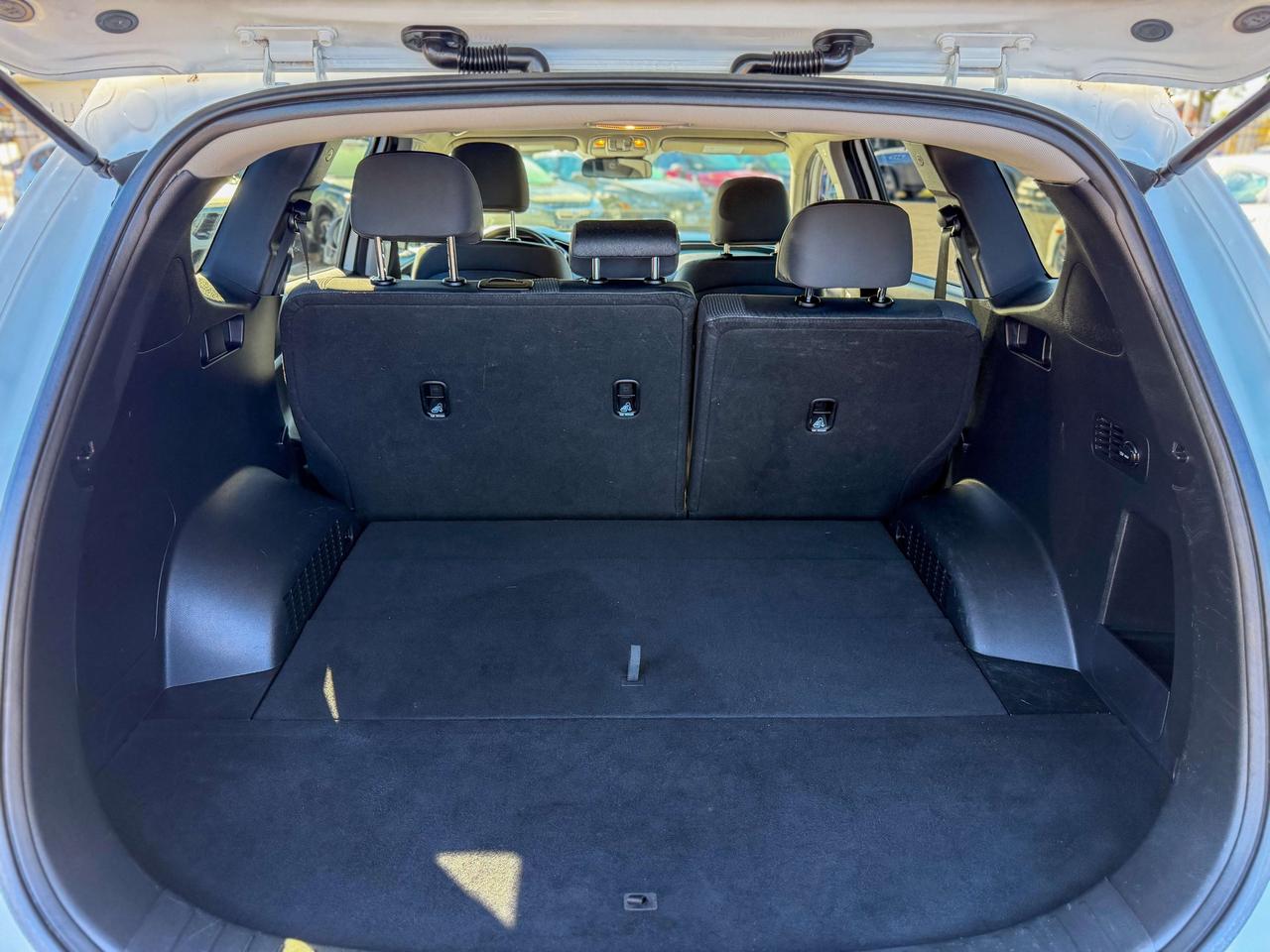 2020 Hyundai Santa Fe Essential/LOW KM/NO ACCIDENTS/CAMERA/REMOTE/APPLE Photo