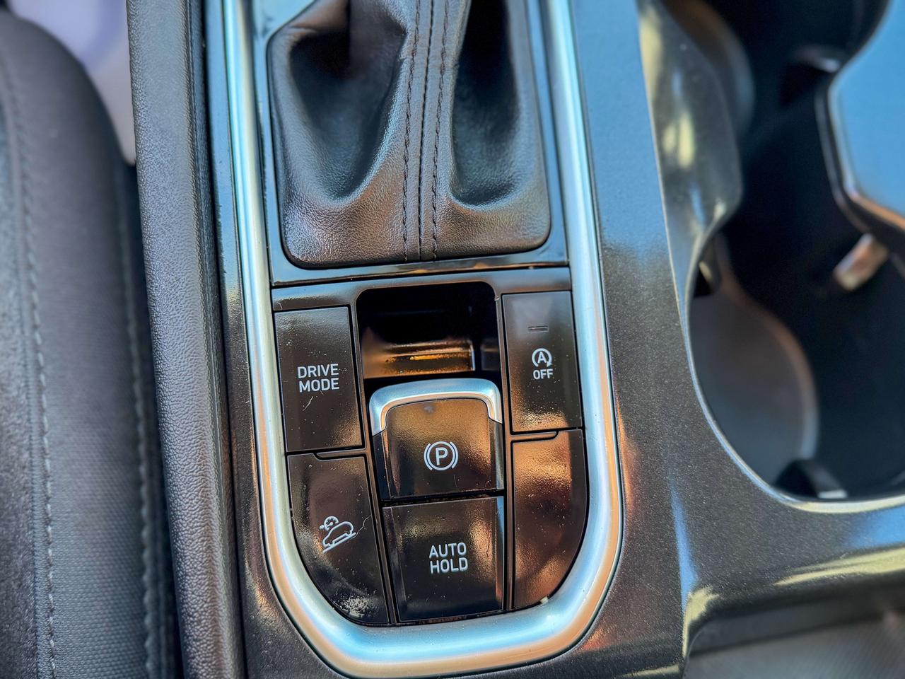 2020 Hyundai Santa Fe Essential/LOW KM/NO ACCIDENTS/CAMERA/REMOTE/APPLE Photo